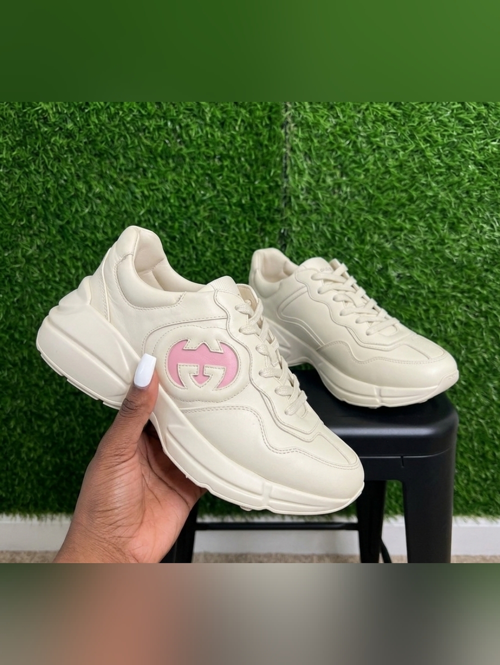 🌟Gucci Cream Leather Sneakers with Pink Logo